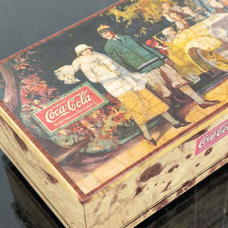 Lata de Coca Cola vintage - Medidas: 19x11x7cm - imagen 2