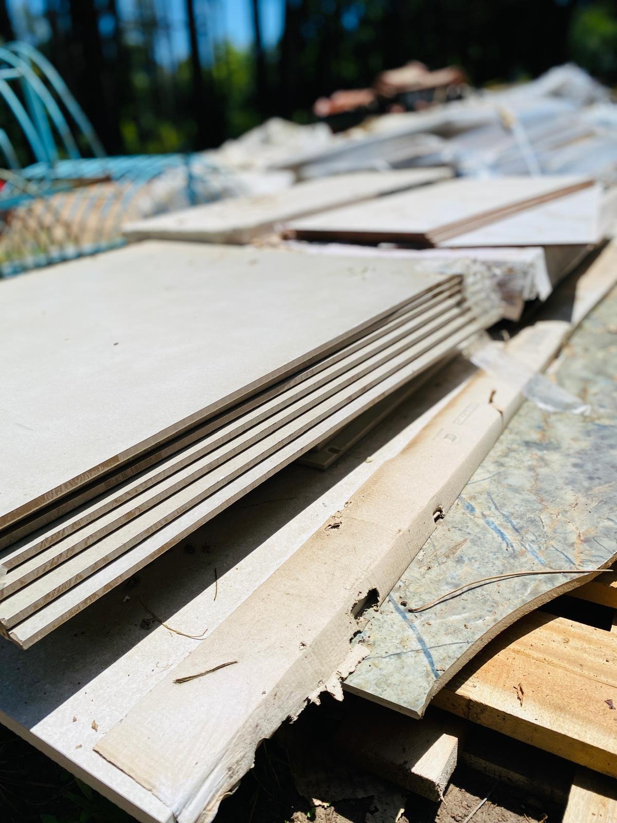 Item lote-x11-mt2-de-ceramicas-colores-y-modelos-variados - Image 3