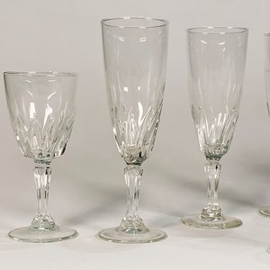 Juego de 12 Copas de Vidrio Prensado: 6 Flauta (18 cm) y 6 para Vino (13 cm) - imagen 3