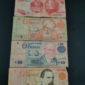 Billetes Uruguayos Varios Valores: 500, 5, 10 y 2000 Pesos - imagen 1