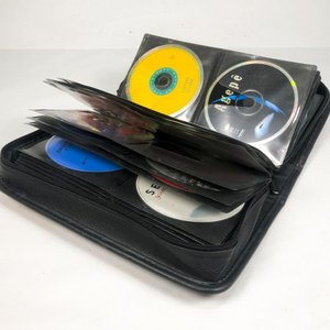 Lote siguiente: Colección de 96 CDs: Rock, Pop, New Age y Música Brasileña
