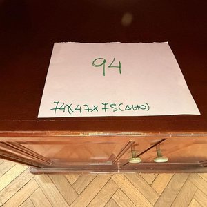Mueble de madera para TV con puertas y estantes - imagen 4