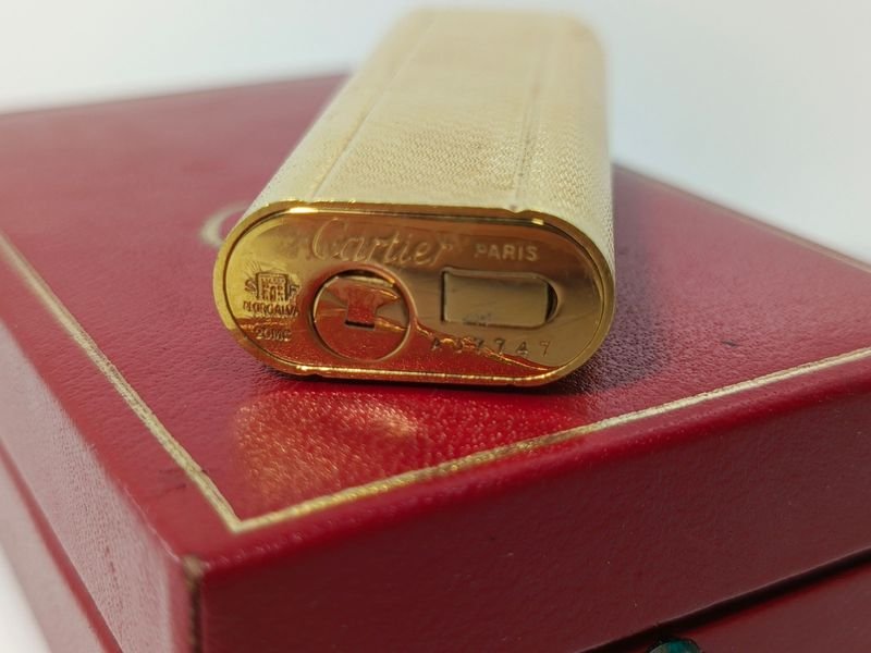 Lujoso encendedor de Cartier con estuche original - imagen 6