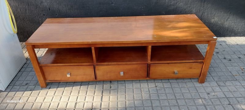 Rack de TV en madera con estantes y cajones - imagen 1