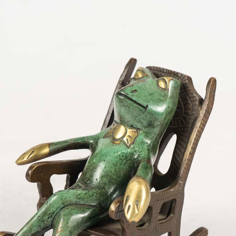 Figura de rana en bronce con sillón - imagen 2