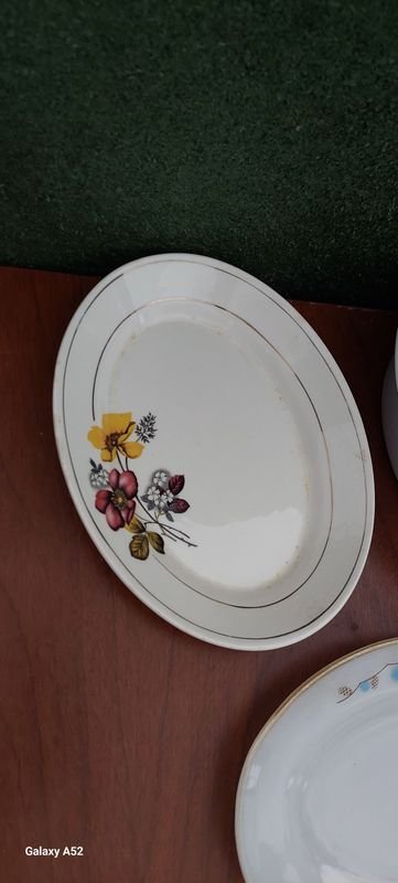Servicio de mesa de porcelana y metal - imagen 2