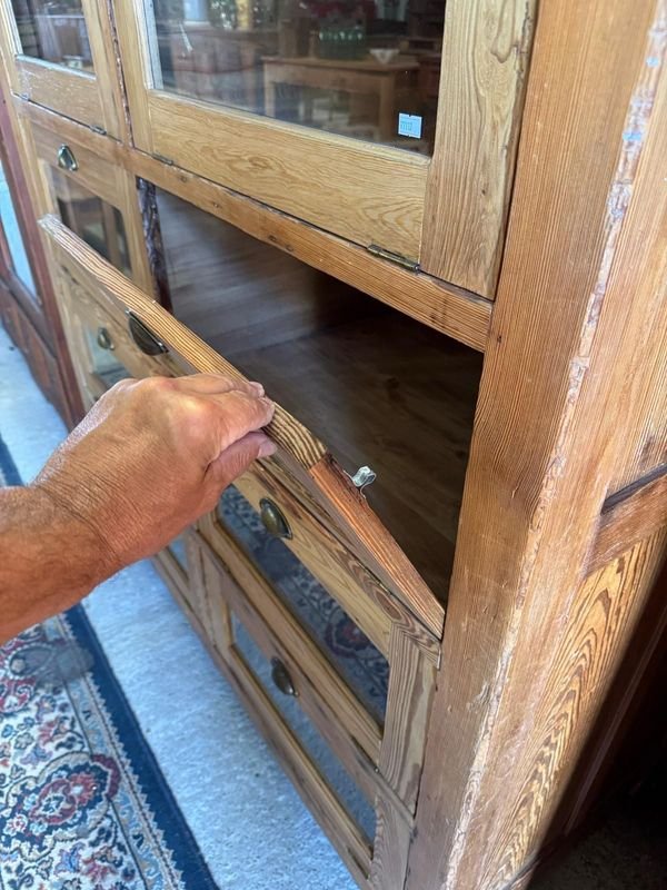 Alacena en Pinotea de 10 Gabinetes con Puertas Vidriadas - imagen 17