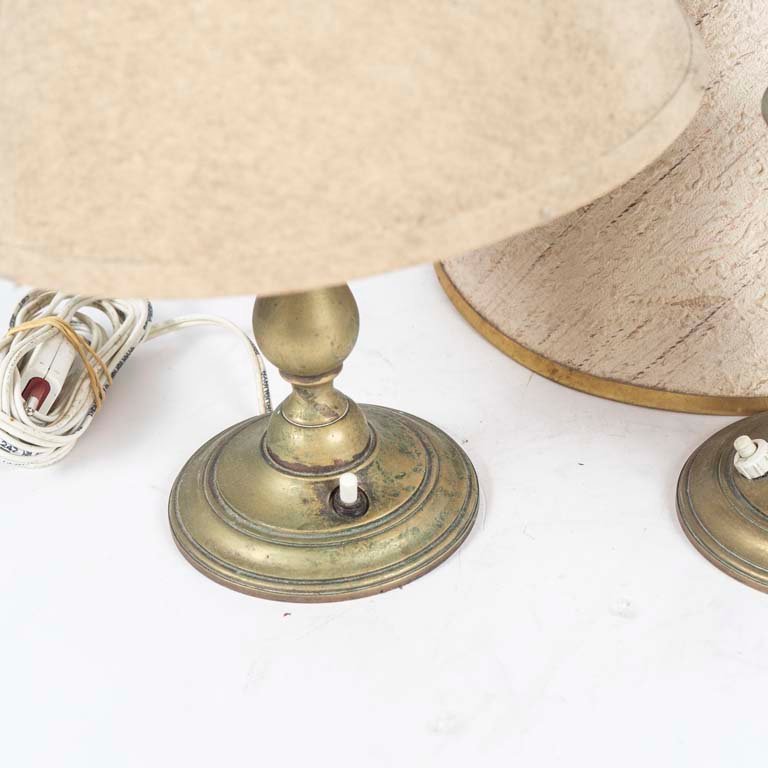 Lámparas de sobremesa de bronce con pantallas diferentes - imagen 2