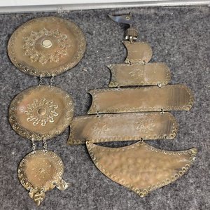 Dos Piezas Decorativas de Bronce para Colgar: Barco y Círculos - imagen 6