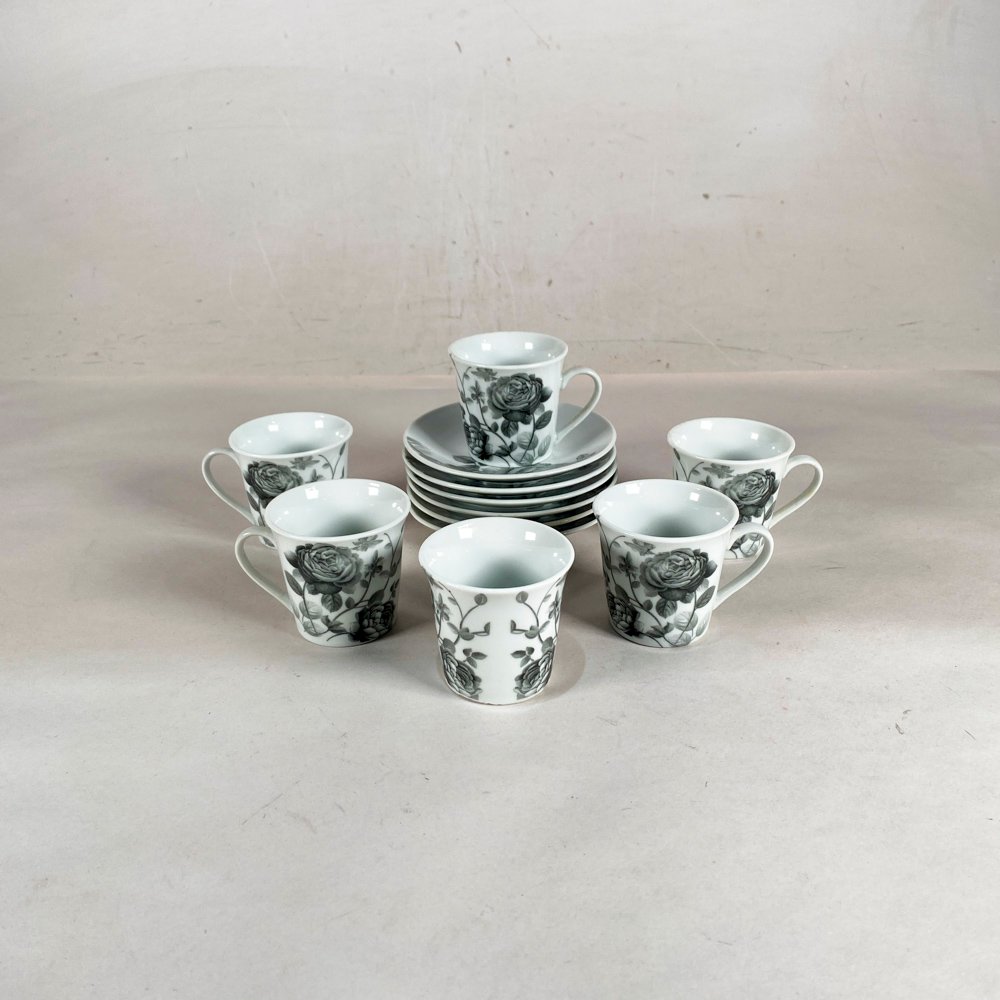 Juego de Café con Decorado de Rosas: Seis Pocillos con Platos