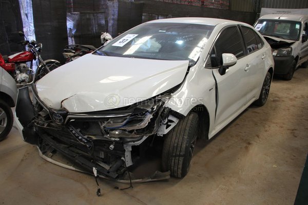 Toyota Corolla Blanco con Daños Frontales - imagen 1