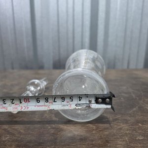 Decantador de Vidrio Transparente con Asa y Tapón Decorado - imagen 6