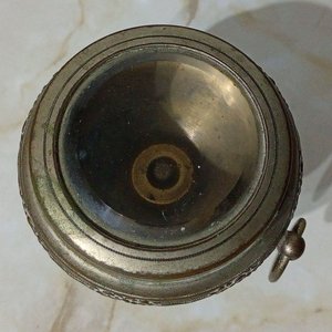 Cofre Antiguo Bronceado Estilo Art Nouveau con Tapa de Vidrio - imagen 3