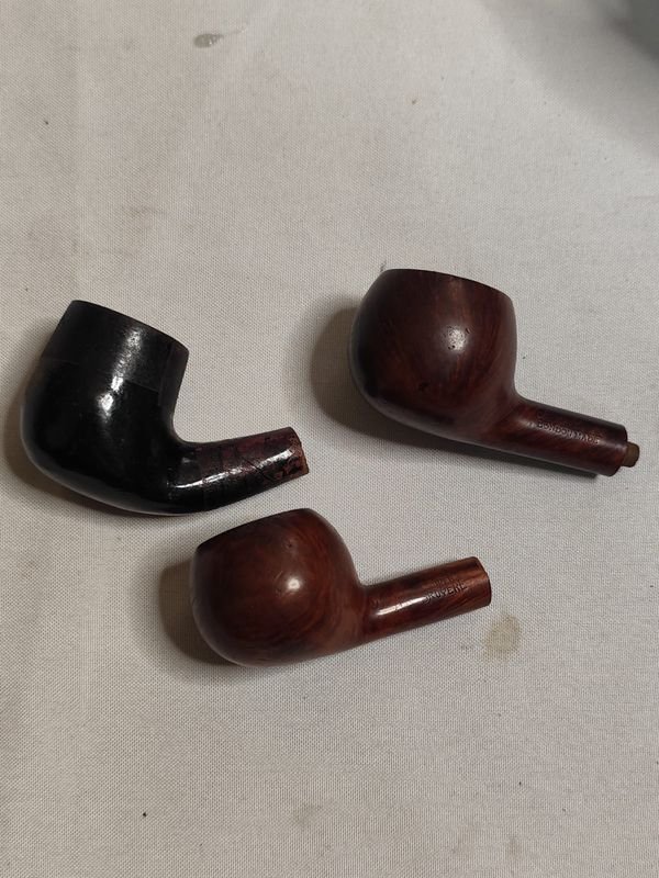 Lote siguiente: Porta pipas de madera maciza con tres partes de pipas