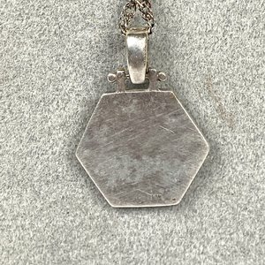 Cadena de Plata con Colgante Hexagonal y Flor - imagen 4