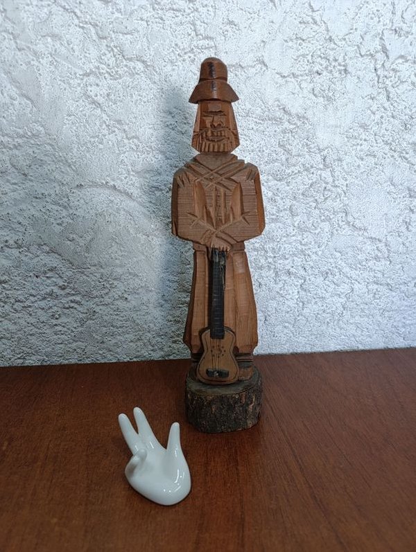 Estatua de gaucho tallada a mano en madera - imagen 1