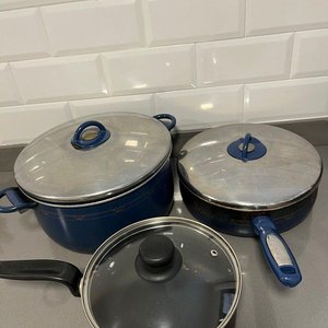 Lote siguiente: Set de Ollas y Cacerola Tefal Azules Usadas