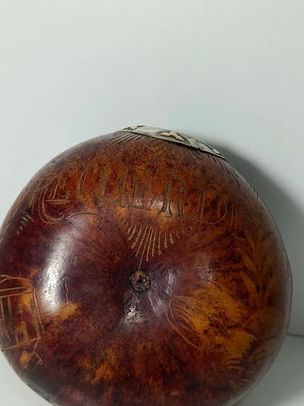 Mate galleta de calabaza con virola de plata y oro, tallado a mano - imagen 4