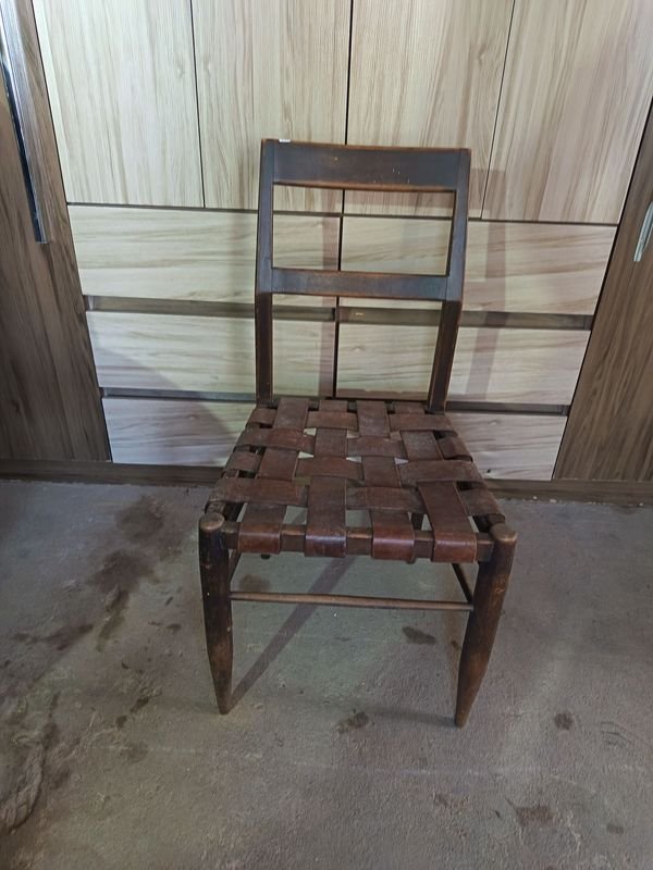 Silla Antigua con Asiento de Cuero Trenzado - imagen 1