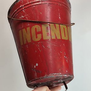 Balde Antiguo de Chapa Rojo para Incendios - Decoración - imagen 2