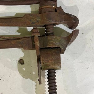 Morsa de Herrero Antigua de Hierro Fundido - imagen 2