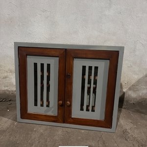 Lote siguiente: Botiquín de Madera y Vidrio con Puertas