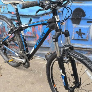 Bicicleta Trek 3700 R26 Negra y Azul - imagen 3