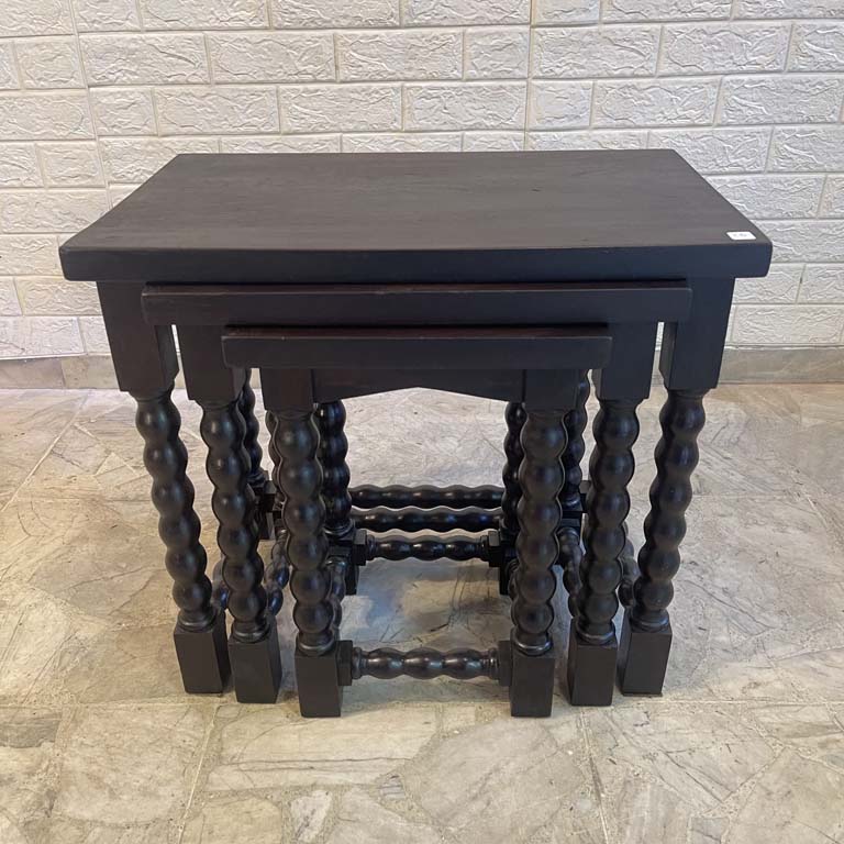 Lote anterior: Mesa de nido triple en estilo jacobino - Medidas: 58x36x52cm