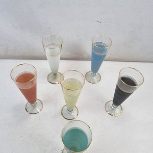L 272 - Set De 6 Piezas - Atractivo set de copas de vidrio con pie, decoración de color degradé y bordes dorados (Altura 16cm) - imagen 3