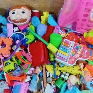 Gran Lote de Juguetes Variados: Figuras, Bloques y Más - imagen 5
