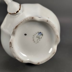 Lote de 4 piezas de porcelana y loza: 2 azucareros, lechera y cremera - imagen 4