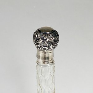 Perfumero de cristal tallado y tapa inglesa, altura 14 cm - imagen 4