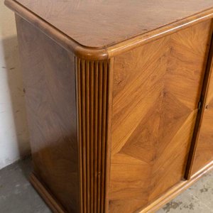Aparador de seis puertas enchapado en raíz con interior de cajonera - imagen 2