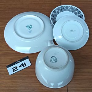 Juego de Cerámica: Platos Blancos y Tazas con Diseño - imagen 2