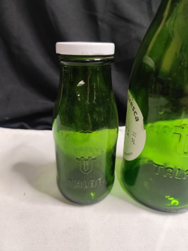 Dos botellas antiguas de leche Talar con tapas originales - imagen 3