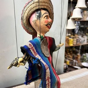 Marioneta Antigua Articulada con Sombrero y Poncho Multicolor - imagen 2