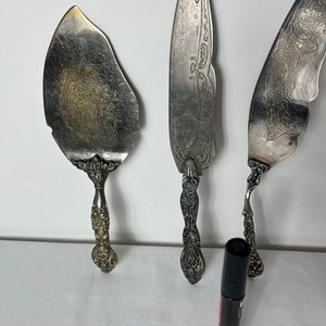 Set de 3 Piezas para Servir con Diseño Repujado y Cincelado - imagen 4