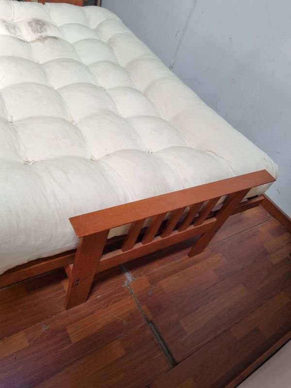 Sillon Sofa Cama Futon En Madera: Un sofá cama versátil y cómodo - imagen 3