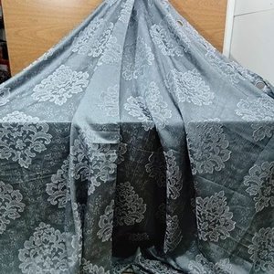 Lote anterior: Par de Cortinas Grises con Diseño Floral - Medidas 2.25 x 1.40 mts