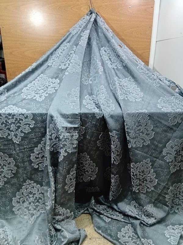 Par de Cortinas Grises con Diseño Floral - Medidas 2.25 x 1.40 mts
