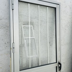 Lote #003 – Puerta de aluminio con marco – 80x200cm - imagen 2