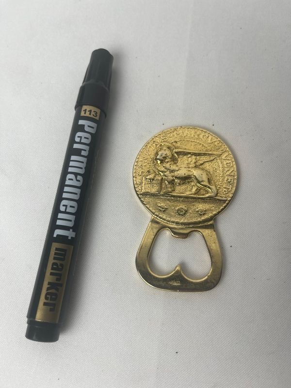 Destapador de bronce con marcador permanente y abridor - imagen 3