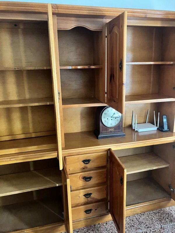 Gran Mueble de Cristalero-Madera con Relojes y Estanterías - imagen 5