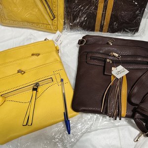 Lote de 4 Carteras de Dama Tipo Morral en Eco Cuero - imagen 3