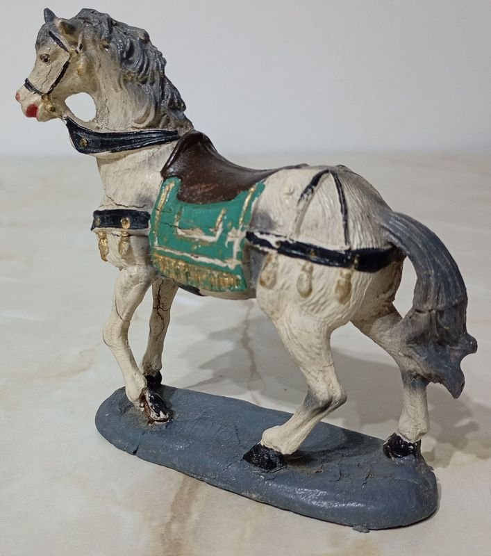 Estatuilla coleccionable de caballo en Yeso - imagen 2