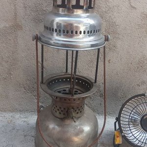 Farol a Querosene Antiguo con Detalle Rojo - imagen 2