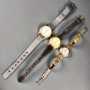 Lote anterior: Lote de 3 Relojes de Dama: Vivani Nacarado, Casio Dorado y Casio Cuero