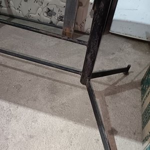 Mesa Rectangular con Tapa de Vidrio Grueso y Base de Hierro - imagen 2