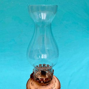 Antigua lámpara a queroseno sellada made in Grmany. Tiene su tubo original . Altura total en el tubo 27 cm. - imagen 4