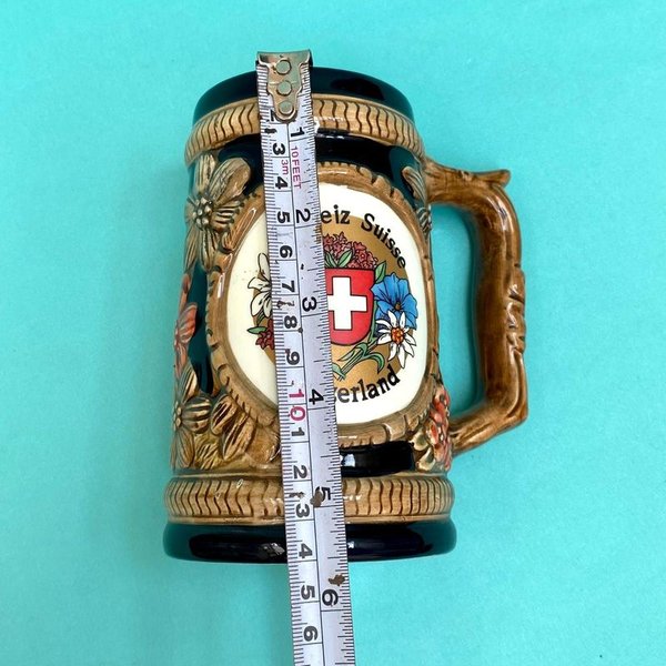Jarra en porcelana con el escudo de armas de Suiza y escena tradicional en alto relieve - imagen 8